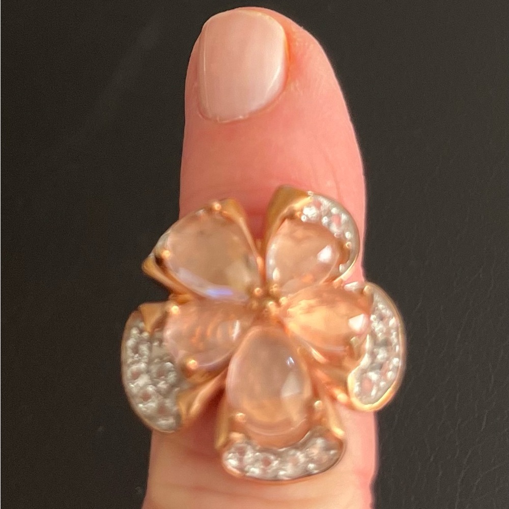 Beautiful flower ring in rosegold